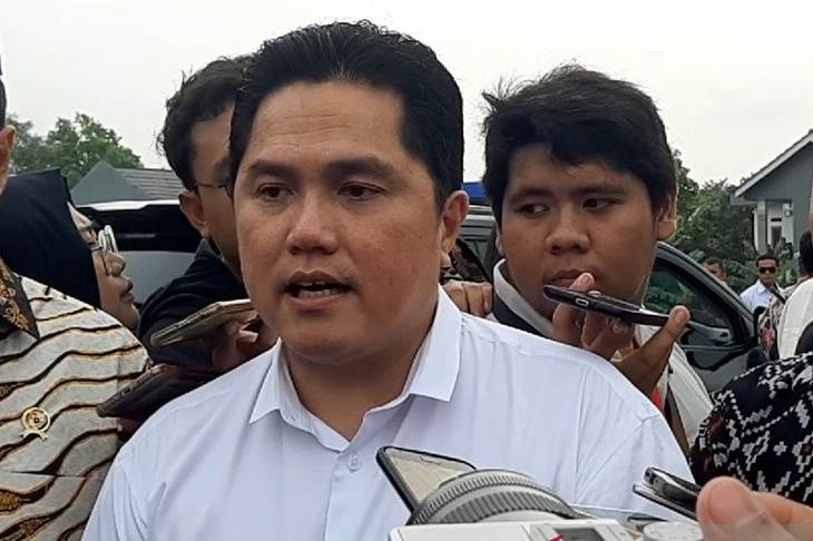 Menteri BUMN Erick Thohir saat menyampaikan keterangan di Tol Kunciran-Serpong, Tangerang Selatan, Banten pada Jumat (6/12/2019). ANTARA/Aji Cakti