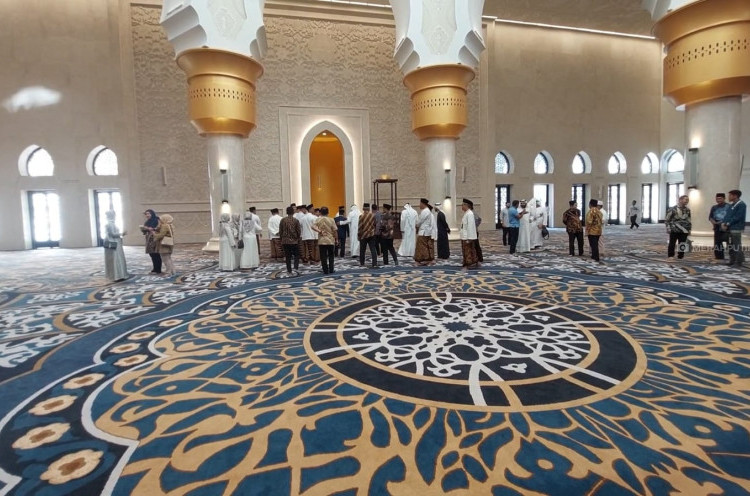 Gibran Ingatkan Masyarakat Tidak Berenang di Kolam Masjid Sheikh Zayed Solo