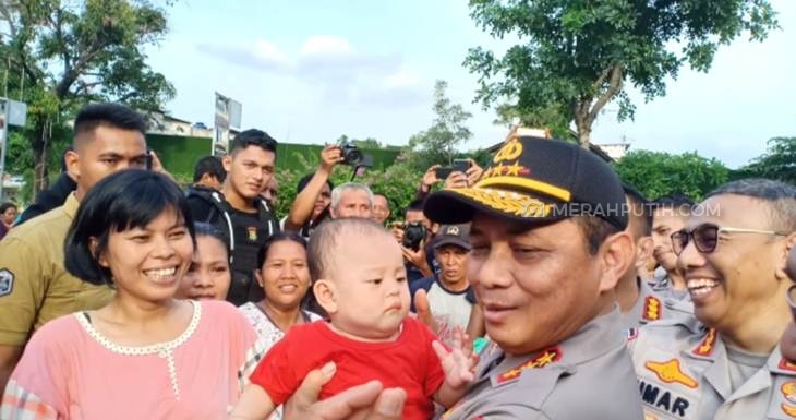 Kapolda Metro Jaya Komjen Gatot Eddy Pramono memantau titik banjir di Jalan Semanan, Daan Mogot. (Foto: MP/Kanugrahan)