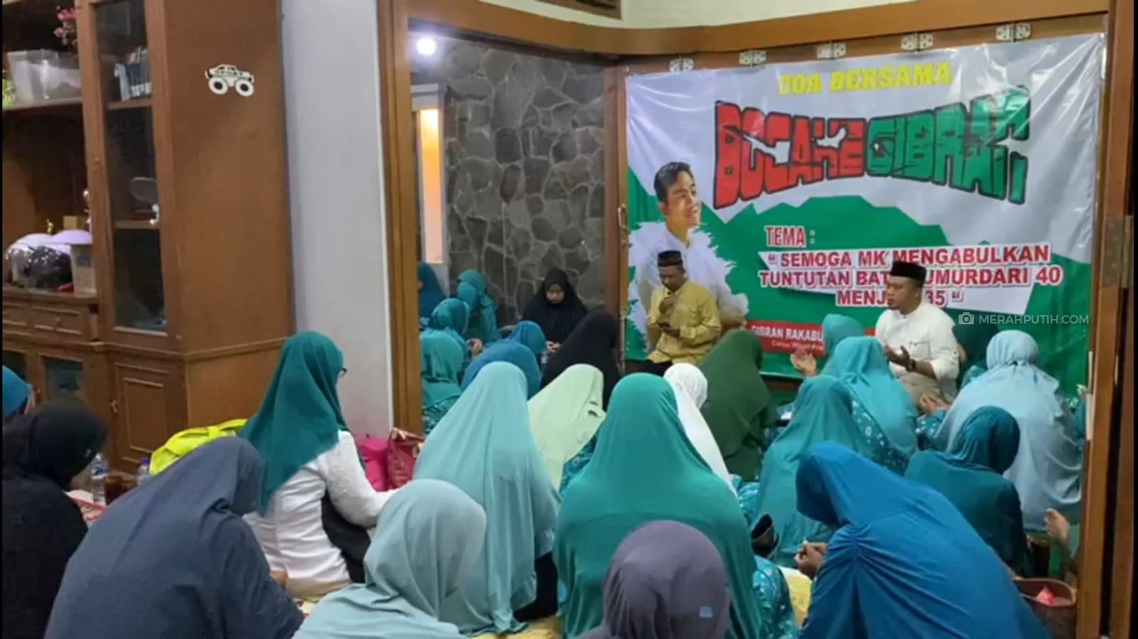 Relawan “Bocahe Gibran” Doa Bersama Berharap Gibran Lolos Syarat Capres di MK