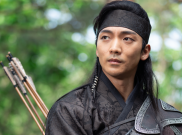 Lepas Atribut Idol, Park Ji-hoon Berakting Menawan dalam 'Love Song for Illusion'