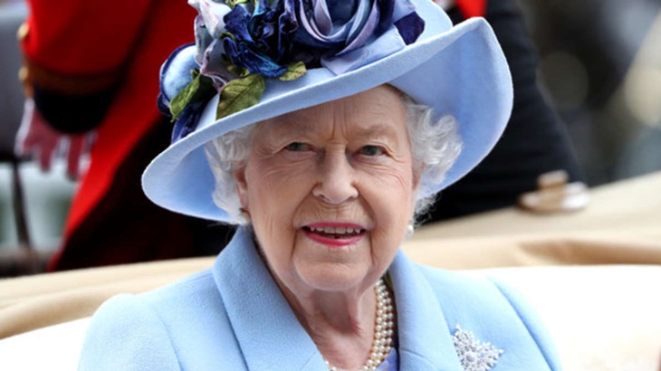 Ratu Elizabeth Terlihat Menunggangi Kudanya di Halaman Kastil Windsor