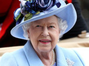 Ratu Elizabeth Terlihat Menunggangi Kudanya di Halaman Kastil Windsor