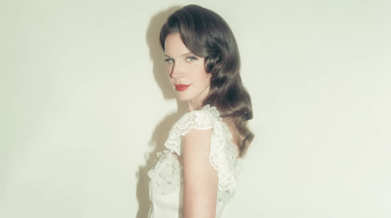 Lirik Lagu Bluebird Lana Del Rey Lengkap Terjemahan Bahasa Indonesia