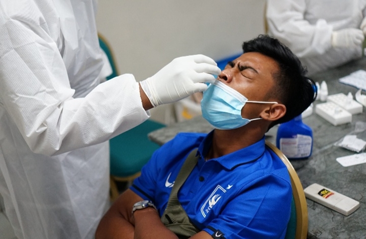 Pemain PSIS jalani rapid test antigen jelang laga perdana lawan Parito Putera, Sabtu (20/3). (MP/Official PSIS Semarang)