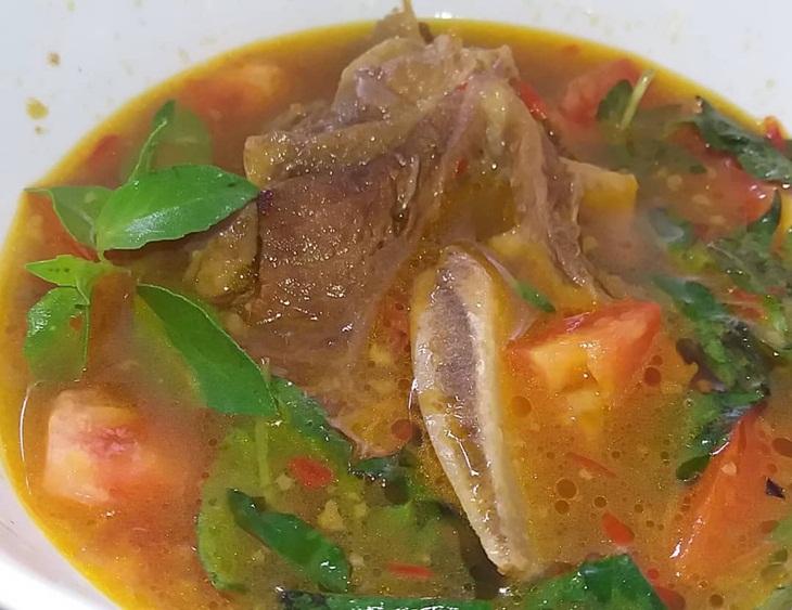 Pindang tulang iga. (Foto: Instagram/epifanakomar)