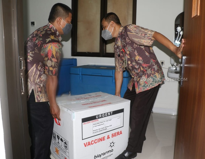 10 Ribu Dosis Vaksin Sinovac Tiba di Solo, 10 Orang Disuntik Pertama Kali
