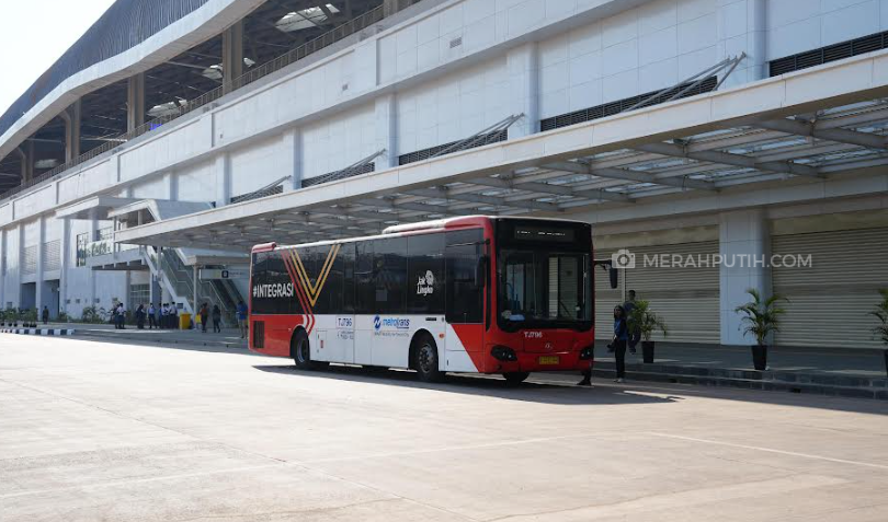 Bus TransJakarta KCJB 7W Terintegrasi Kereta Cepat Jakarta-Bandung