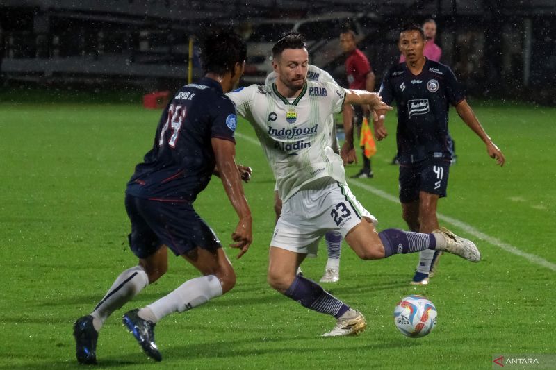 Tanpa Pelatih Kepala Persib Ingin Taklukan PSM