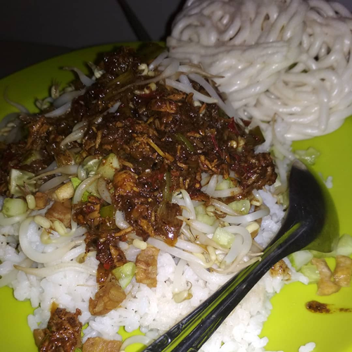 Nasi lengko kuliner rakyat khas Cirebon, Jawa Barat. (Instagram/ kaw41_nom