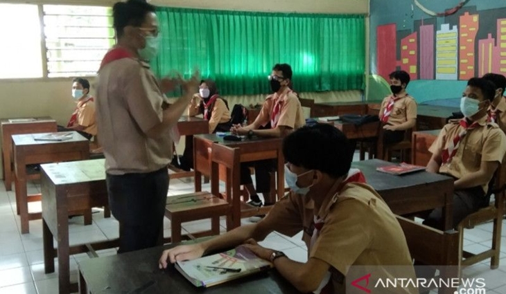 Sejumlah pelajar mengikuti PTM terbatas di salah satu SMK di Jakarta Selatan, Rabu (9/6/2021). ANTARA/Dewa Ketut Sudiarta Wiguna