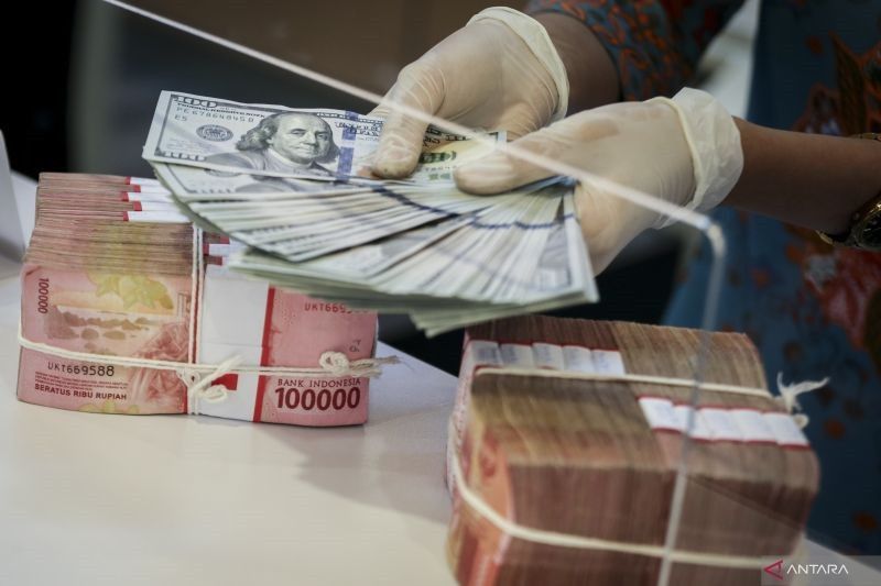 Rupiah Tambah Anjlok, Masuk November Tembus Rp 15.600 per Dolar AS