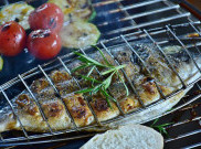 Biar Ikan Bakar Enggak Menempel di Pemanggang, Coba Tips Ini