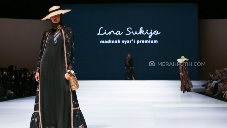 Makna Mendalam Busana Lina Sukijo dan MOTIF HAWA di IDFW 2023