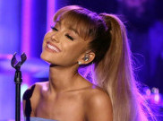Absen dan Cekcok dengan Produser Grammy, Ariana Grande Malah Menang