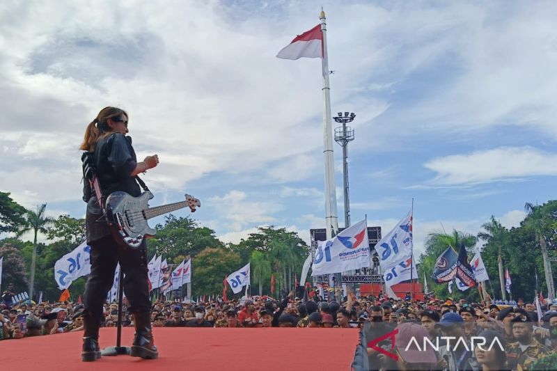 KOTAK membuka gelaran kampanye terbuka "Hajatan Rakyat" Ganjar-Mahfud di Lapangan Tegalega, Bandung, Minggu (21/1)