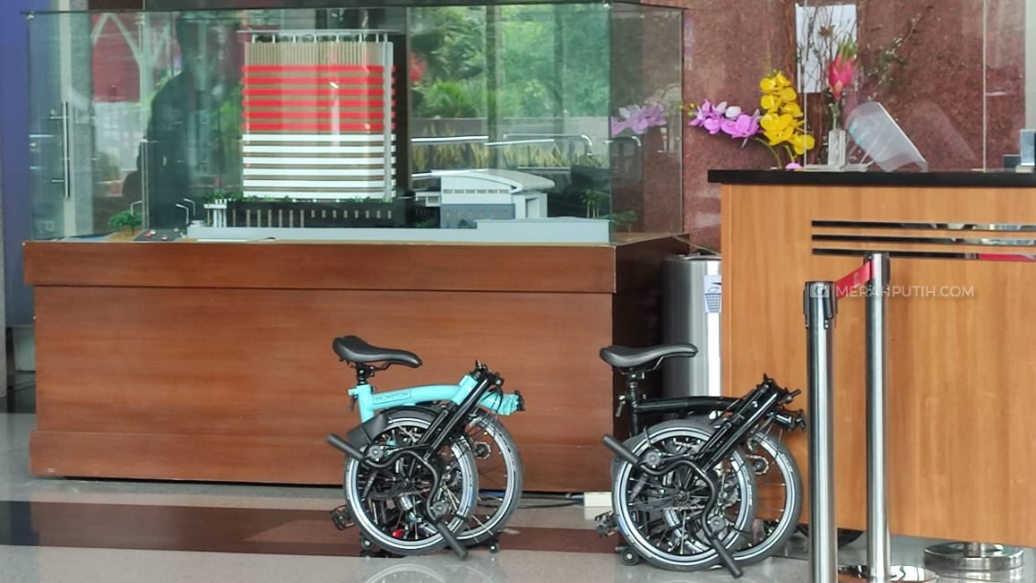Kasus Bansos, Sekjen Kemensos Serahkan Sepeda Brompton ke KPK