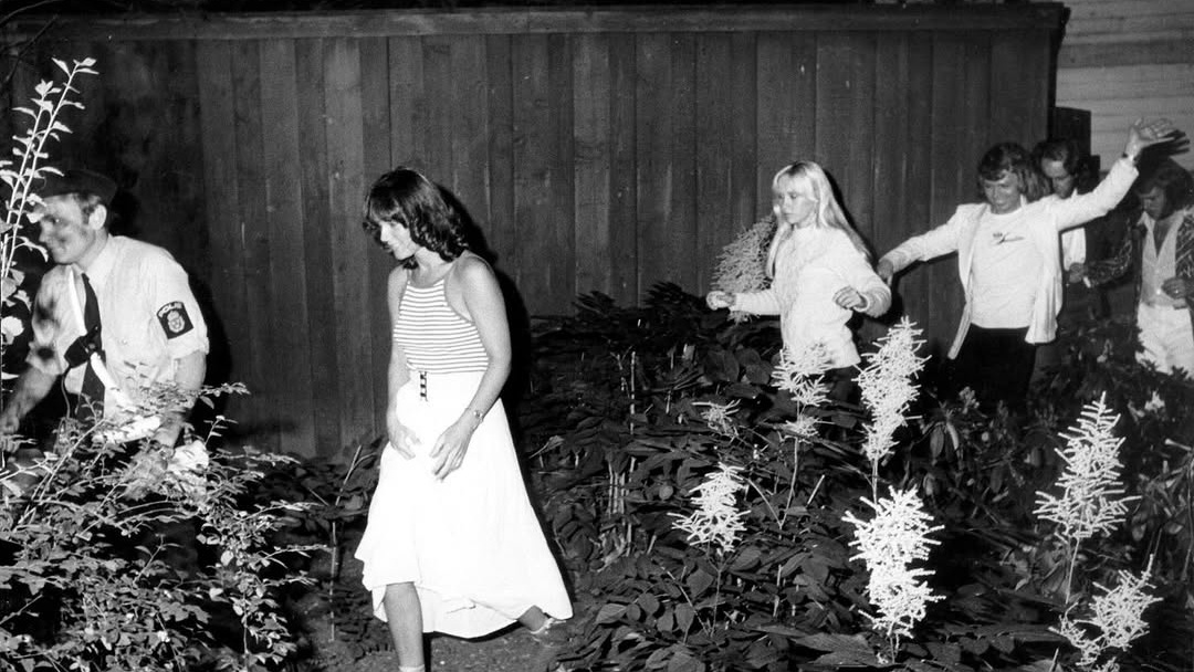 Dari 'Mamma Mia!' ke TikTok, 'Slipping Through My Fingers' kembali Populer