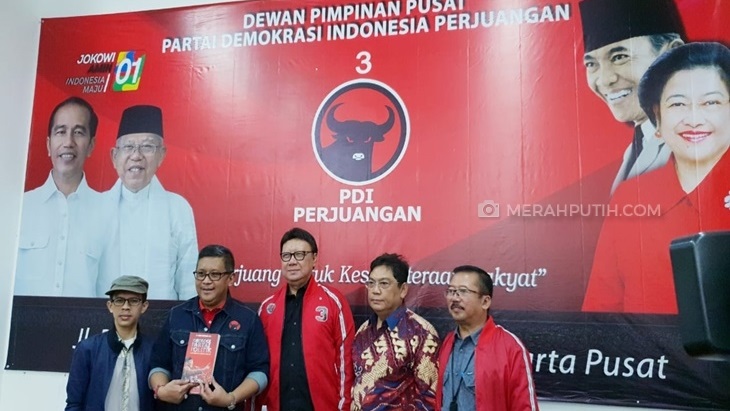 Sekjen PDI Perjuangan Hasto Kristiyanto bersama Tjahjo Kumolo dan Utut Adianto di Kantor DPP PDIP, Jakarta Pusat (MP/Fadhli)