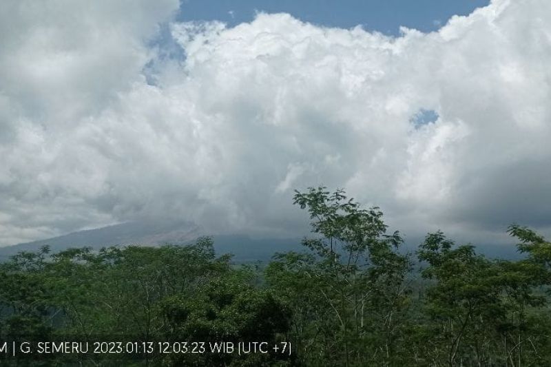 Gunung Semeru Erupsi, Tinggi Asap hingga 1.000 Meter