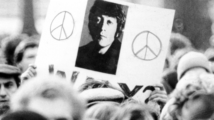 Poster John Lennon. (Sumber/biography.com)
