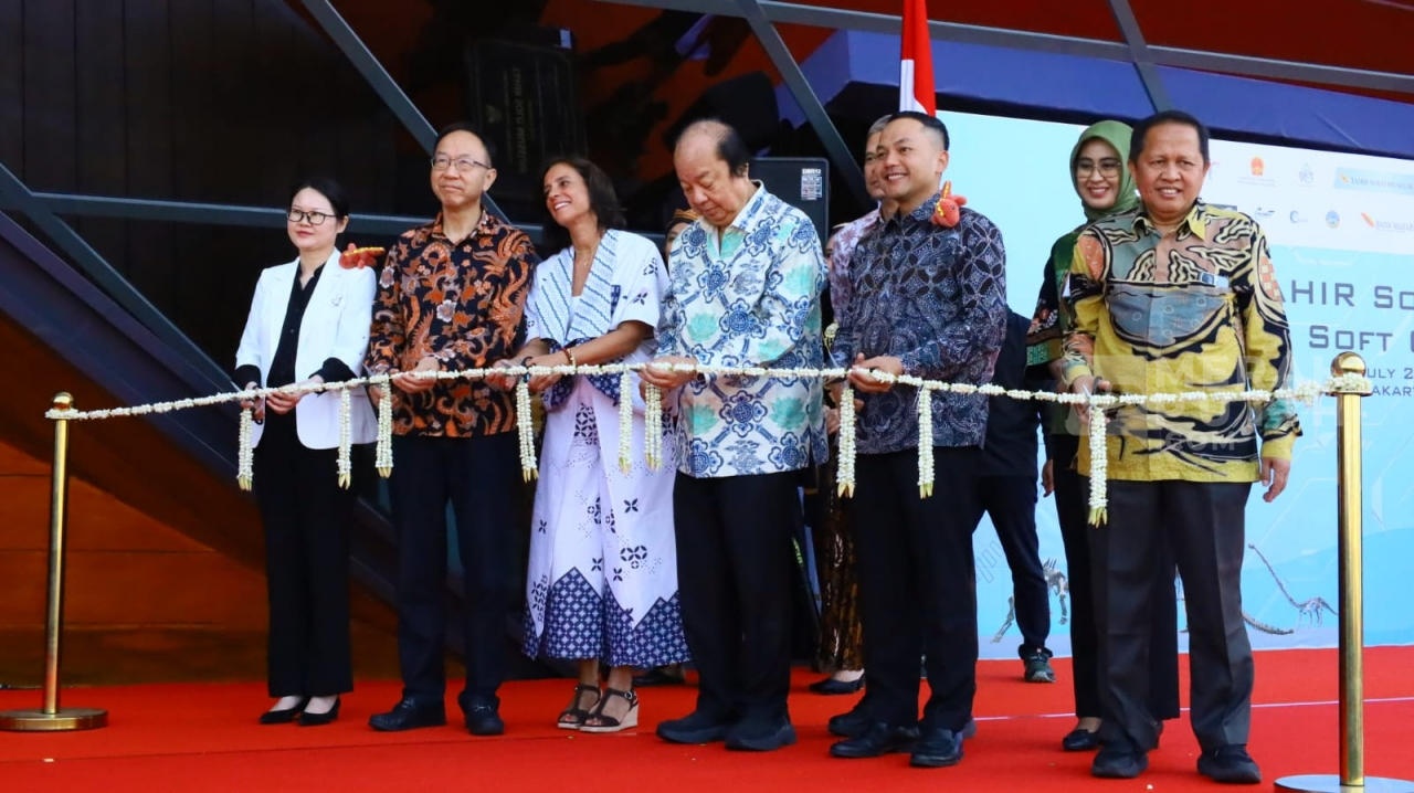 Tahir Solo Museum Resmi Dibuka, Pamerkan Fosil Dinosaurus Asli dengan Leher 20 Meter