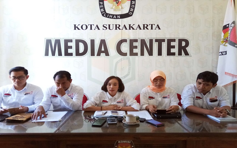 Rapat rekapitulasi perhitungan suara di KPUD Solo