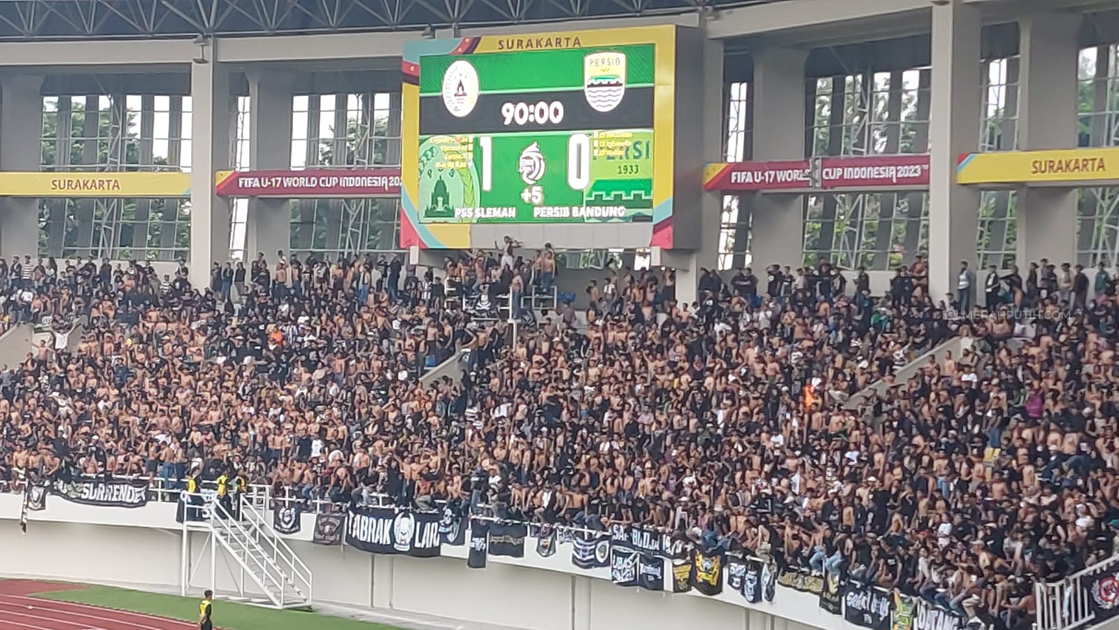 Persib Akhiri Kompetisi dengan Kekalahan, PSS Bertahan Liga 1 Musim Depan