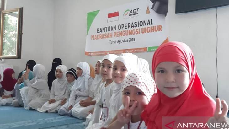 Bantuan operasional pengungsi madrasah Uighur ACT. ANTARA Foto/HO-Humas ACT