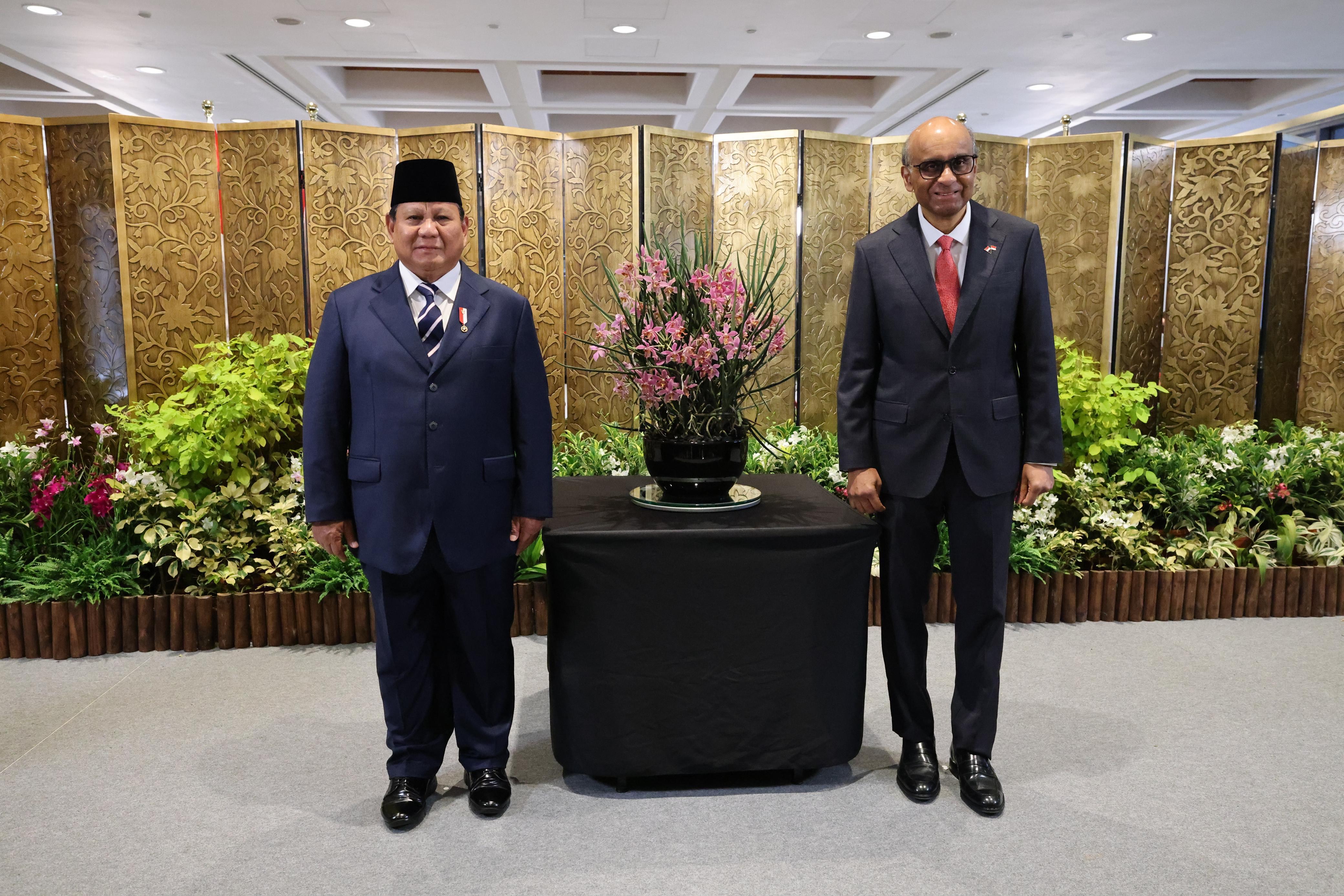 Saat Prabowo Terima Anggrek Singapura Beri Nama Ibu Dora Sigar Soemitro