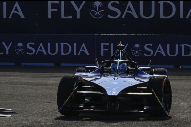 Guenther Raih Gelar Juara Pertama di Formula E Jakarta