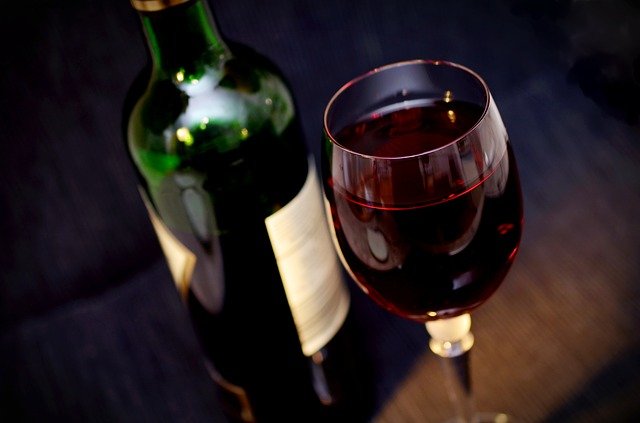 Diskusikan karakteristik wine kesukaanmu dengan sommelier. (Foto pixabay/congerdesign)