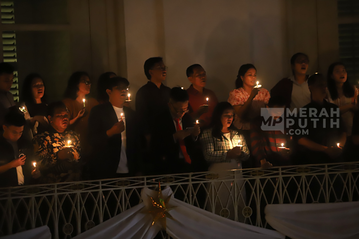 Khidmat Umat Kristiani Ibadah Natal 2024 di GPIB Immanuel Jakarta