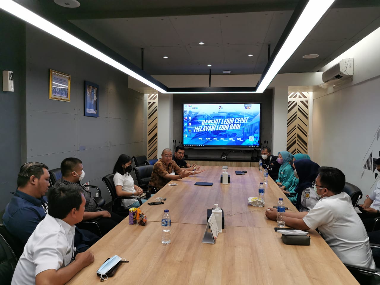 Calon Penumpang yang Siram Kuah Makanan ke Petugas KAI Minta Maaf, Akui Sudah Booster