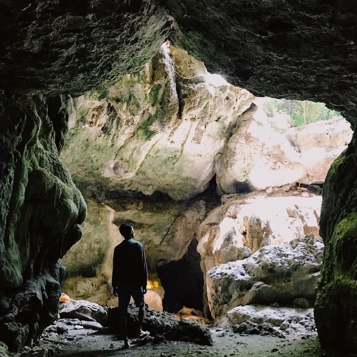 Batu Gua Cermin. (Foto: instagram@mkkhrlmbng