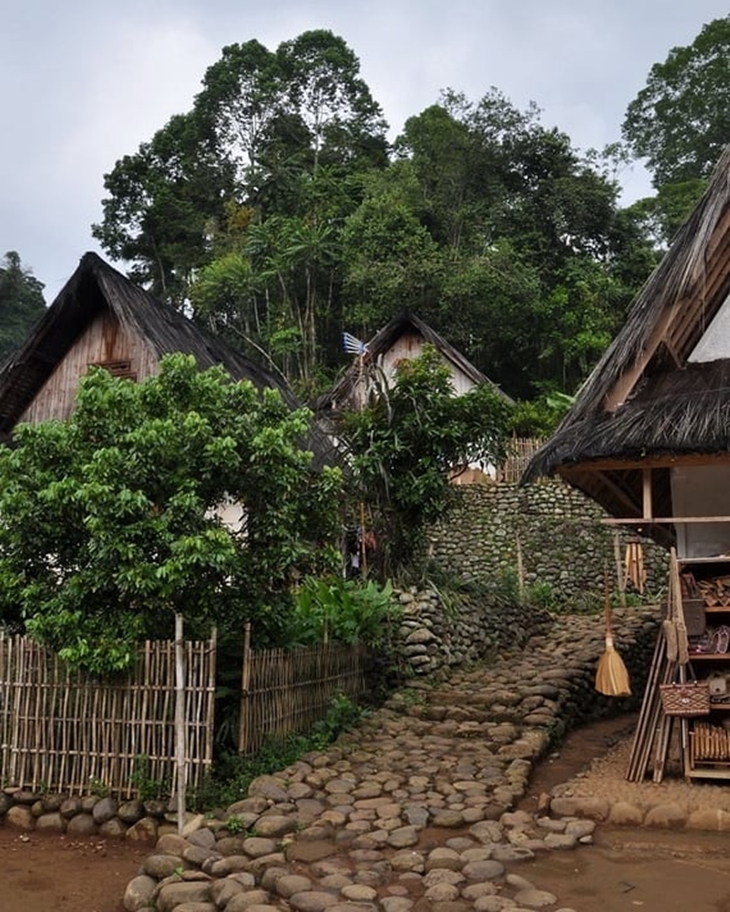 Kampung Naga. (Foto: instagram.com/indohomestay)