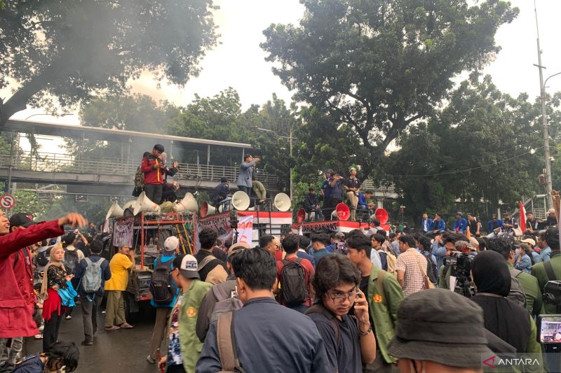 Puncak Demo ‘Indonesia Gelap’ Berbarengan dengan Pelantikan Kepala Daerah, Mahasiswa: Karena Tuntutan Kami Tak Digubris