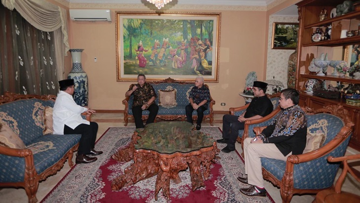 Calon Presiden Prabowo Subianto berkunjung ke kediaman Presiden RI ke-6 Susilo Bambang Yudhoyono. (Antaranews)