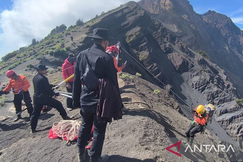 Pendaki Brazil Jatuh di Rinjani Masih Hidup, Posisinya di Kedalaman 500 M dari Titik Jatuh