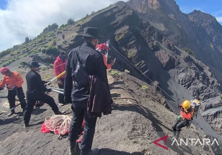Pendaki Brazil Jatuh di Rinjani Masih Hidup, Posisinya di Kedalaman 500 M dari Titik Jatuh