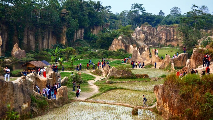 Nikmati Keindahan Wisata Kandang Godzila di Tangerang