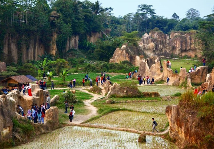 Nikmati Keindahan Wisata Kandang Godzila di Tangerang
