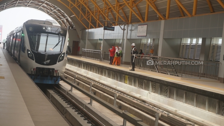 Mencicipi Perjalanan Menggunakan Kereta LRT di Palembang