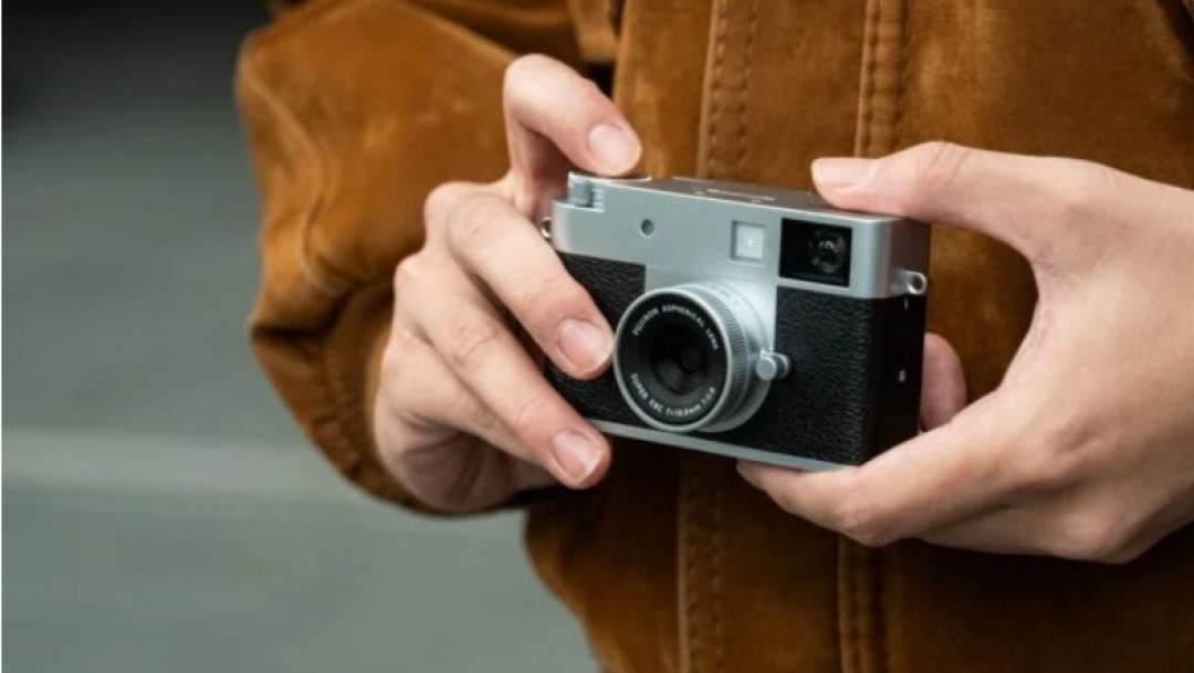 Fujifilm Luncurkan X Half Buat Bantu Gen Z Bikin Konten TikTok dan Instagram, Ricoh Tak Mau Ketinggalan