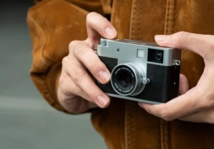 Fujifilm Luncurkan X Half Buat Bantu Gen Z Bikin Konten TikTok dan Instagram, Ricoh Tak Mau Ketinggalan
