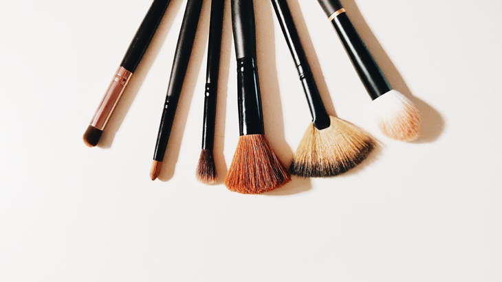 Pentingnya Rutin Bersihkan Kuas Makeup