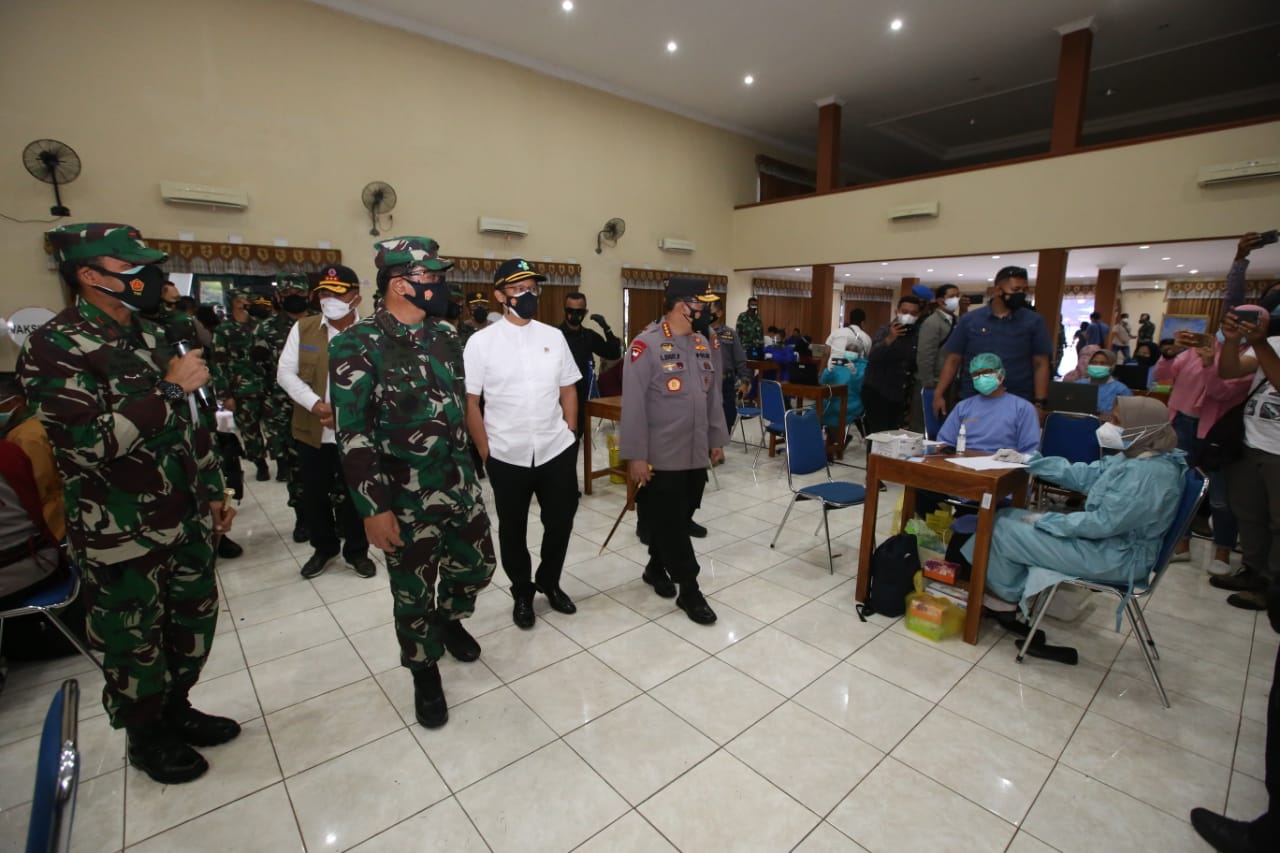 Kapolri Siap Fasilitasi Warga yang Ingin Adakan Vaksinasi COVID-19 Massal