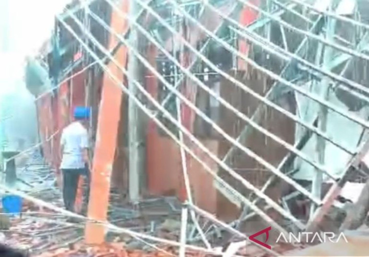 Bangunan SMKN 1 Gunung Putri Bogor Roboh Tertimpa Pohon, 44 Siswa Terluka