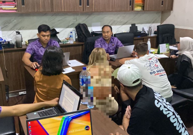 Lolos Pasal Pornografi, Bonnie Blue Dijerat Langgar Lalin Saat Bawa Pikup Gangbus di Bali