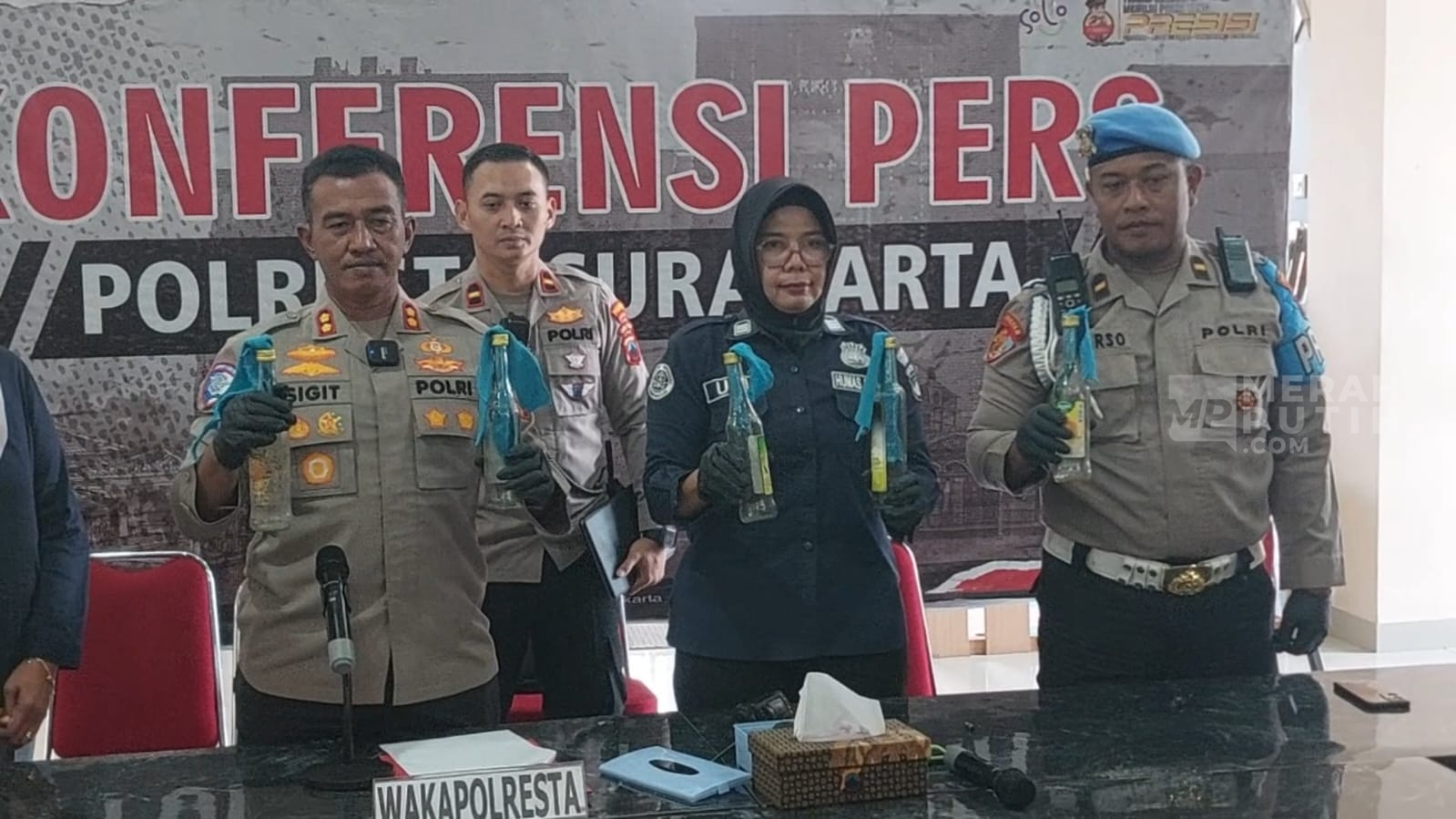 Polisi Tangkap 3 Remaja Terduga Pembakar Gedung DPRD Solo, Sita 5 Bom Molotov